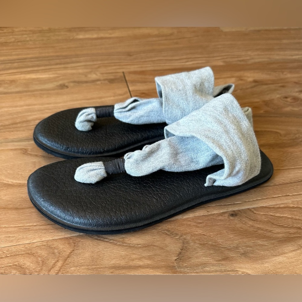 Sanuk black and gray sandals, size 7.